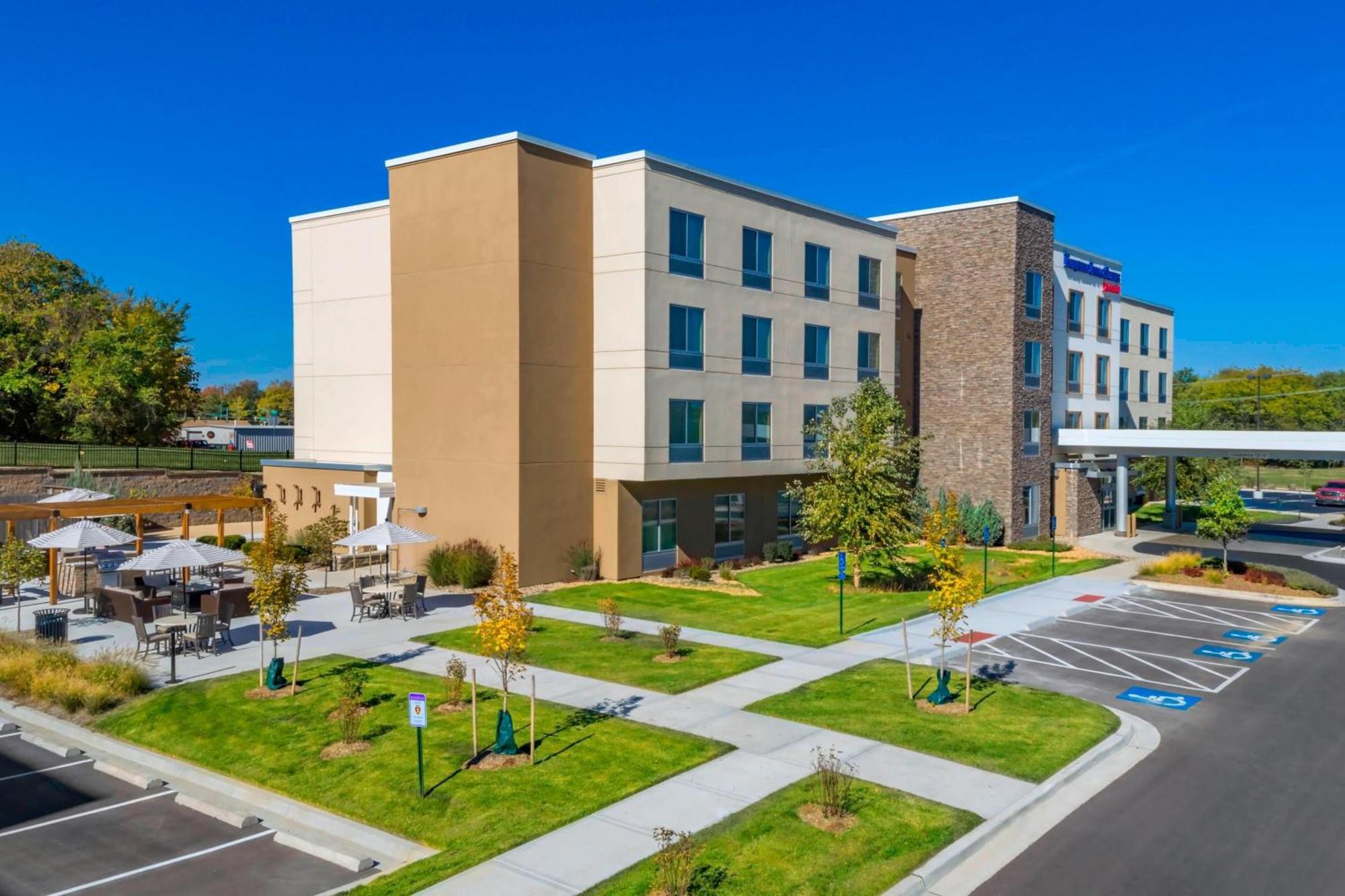 Fairfield & By Marriott Hotel 3*